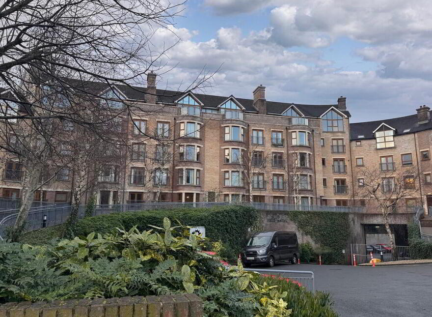 Flat 21 Park Royal, 841c Lisburn Road, Belfast, BT9 7GY photo