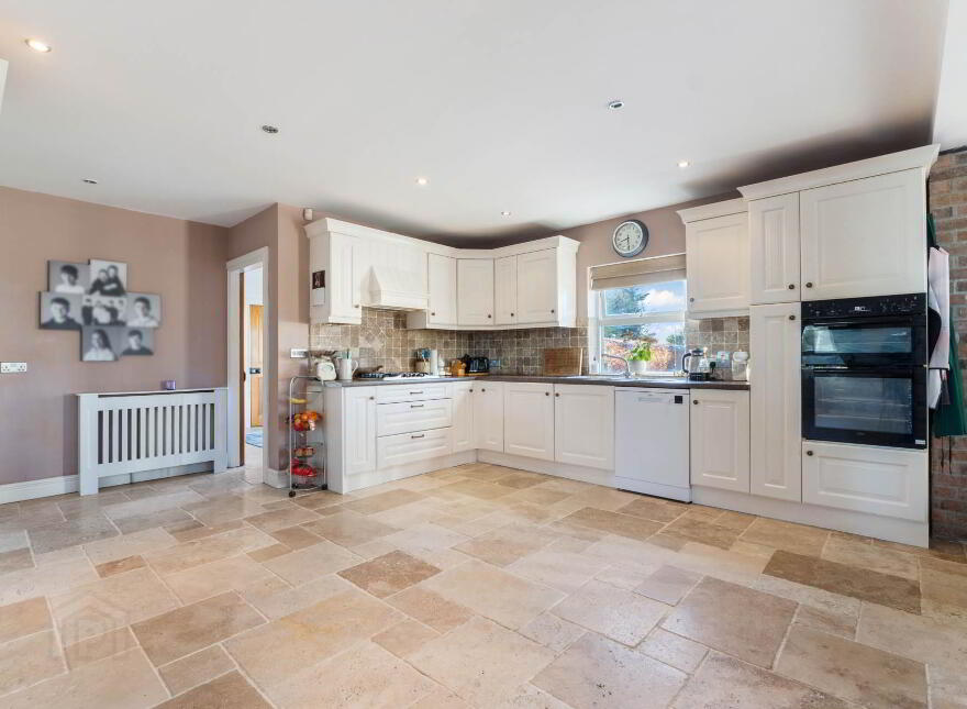 Crossboyne, Claremorris, F12Y8W2