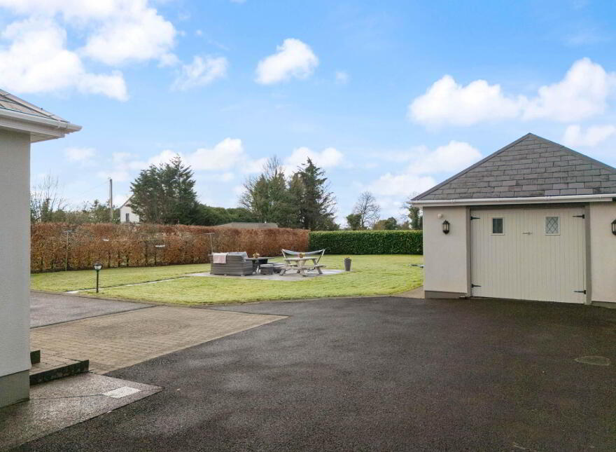 Crossboyne, Claremorris, F12Y8W2