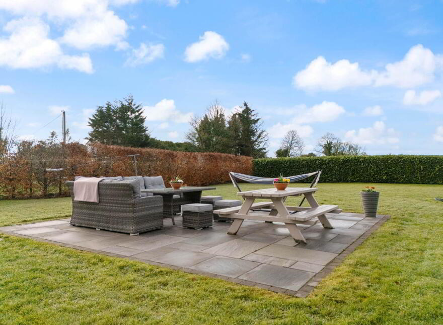 Crossboyne, Claremorris, F12Y8W2