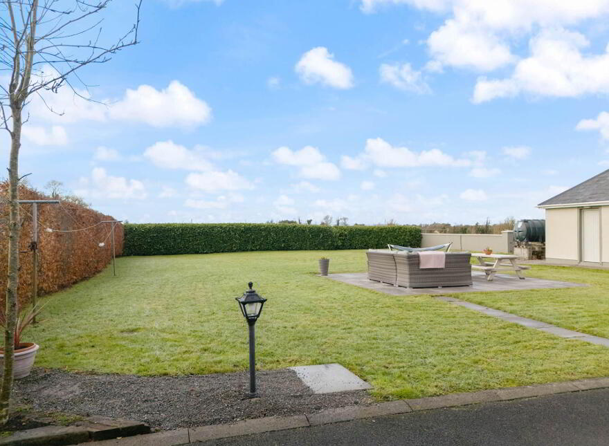 Crossboyne, Claremorris, F12Y8W2