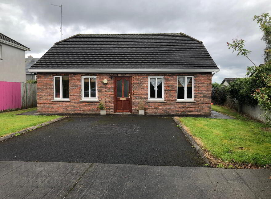 9 Cnoc Na Giuise, Castlerea, F45FD42 photo