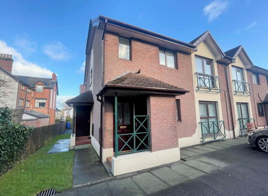 17 Knocklofty Court, Belfast, BT4 3NF photo