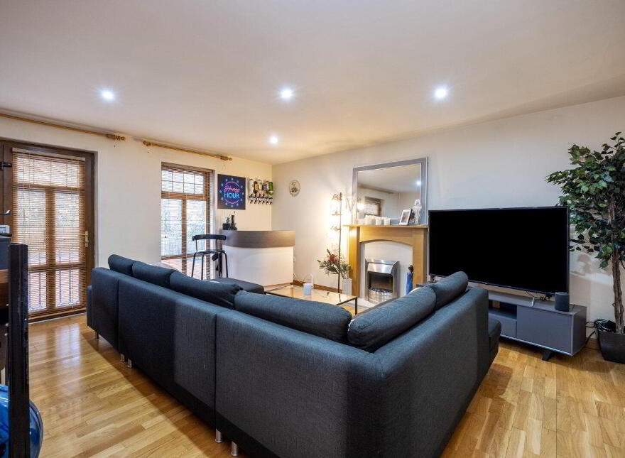 11d Malone Valley Park, Belfast, BT9 5PZ