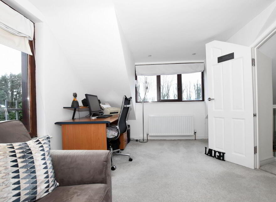 4 Harwich Mews, Hillsborough, BT26 6RH