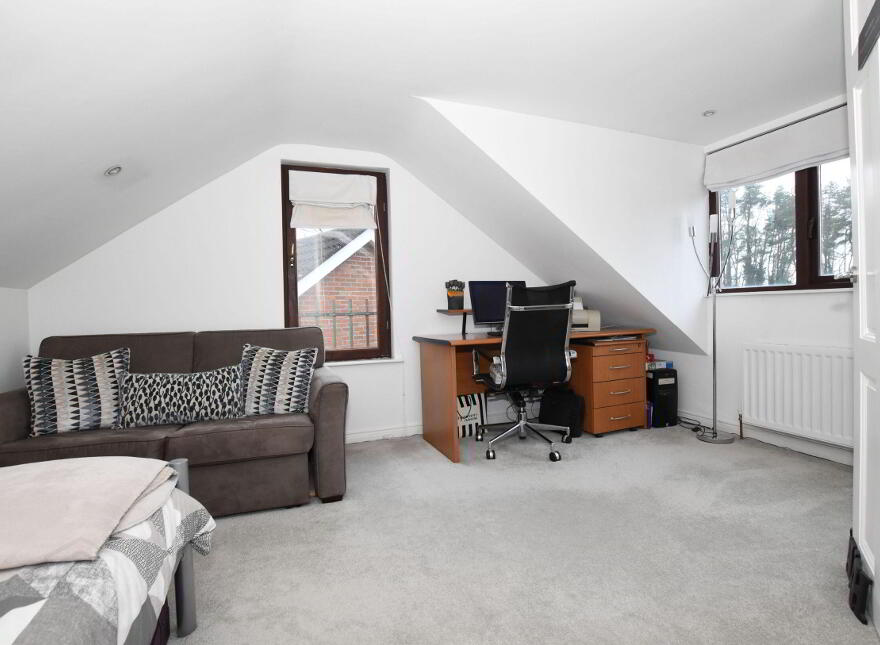4 Harwich Mews, Hillsborough, BT26 6RH