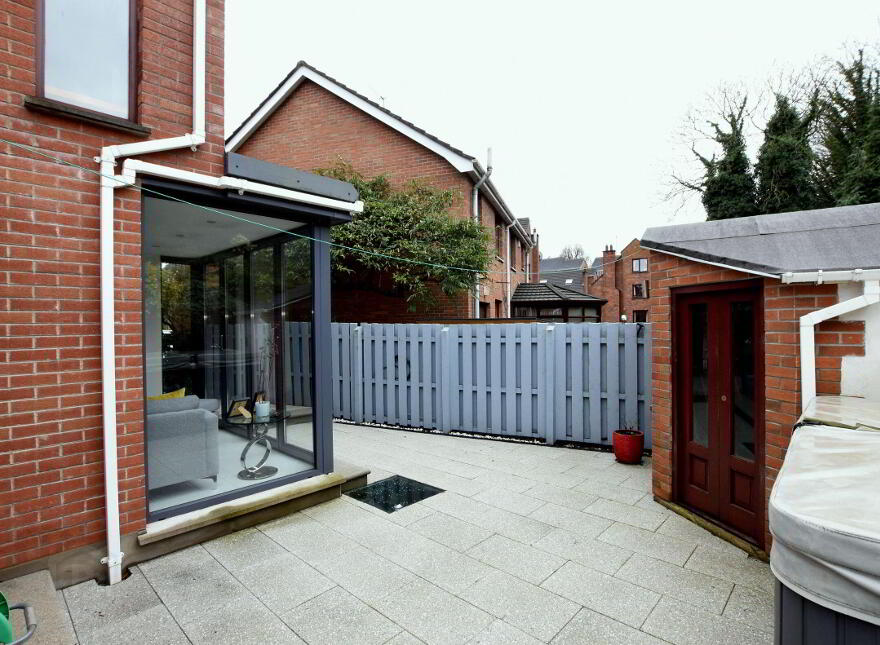 4 Harwich Mews, Hillsborough, BT26 6RH