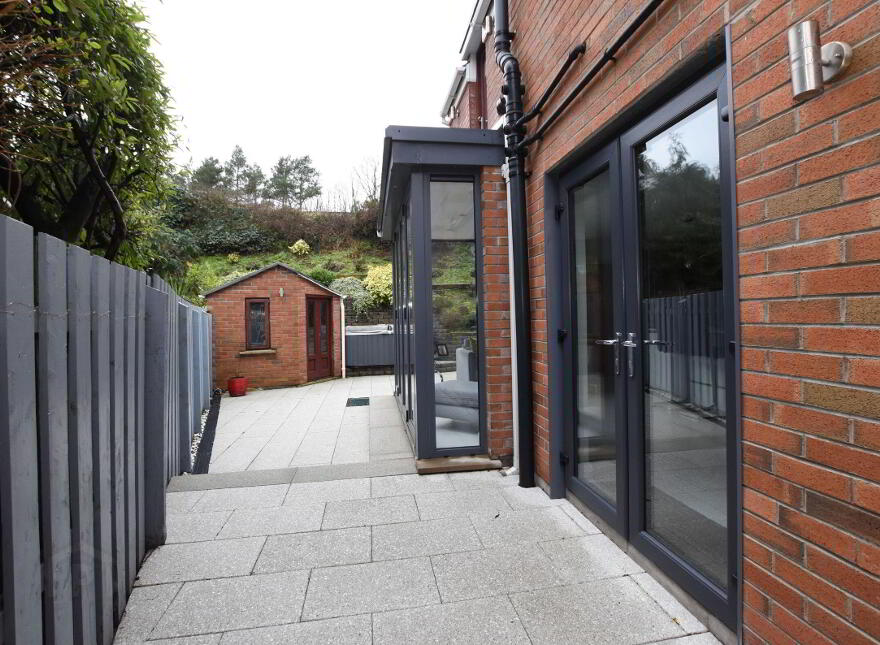 4 Harwich Mews, Hillsborough, BT26 6RH
