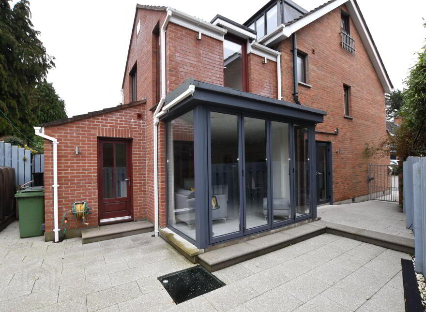 4 Harwich Mews, Hillsborough, BT26 6RH