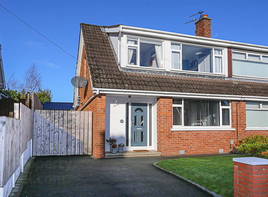 11a Rockmount, Dundonald, Belfast, BT16 2BY photo