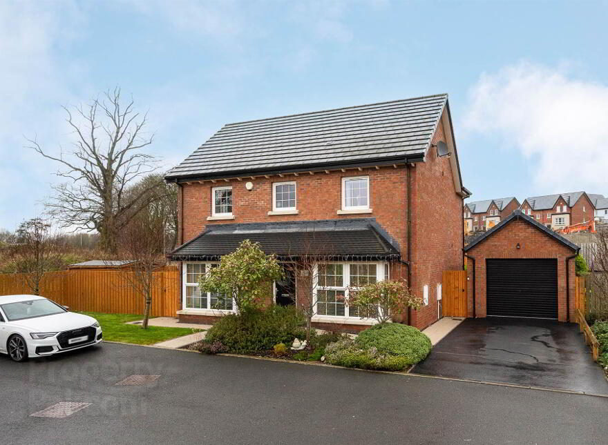 32 Millmount Village Crescent, Dundonald, Belfast, BT16 1YT photo