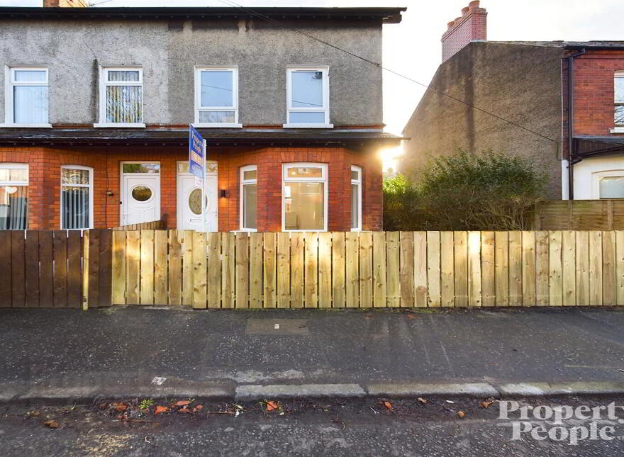 121 Henderson Avenue, Belfast, BT15 5FP photo