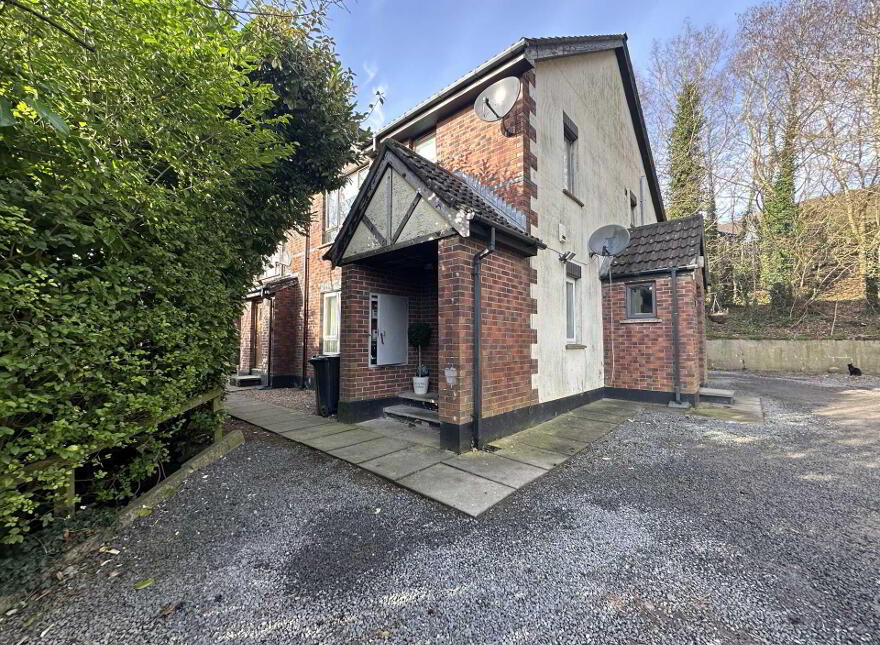 10 Meadowhill, Glen Road, Belfast, BT11 8QR photo