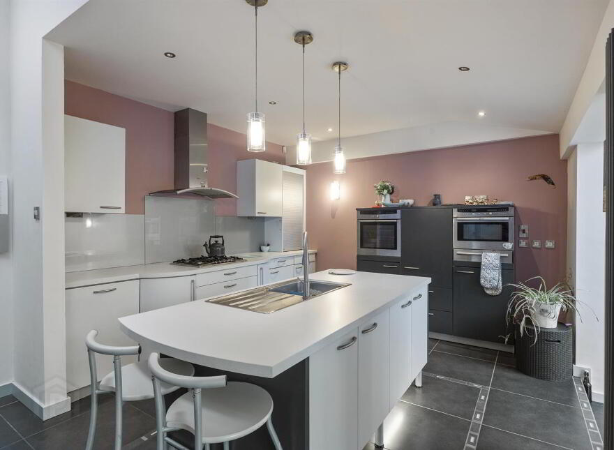 104 Balmoral Avenue, Belfast, BT9 6NZ