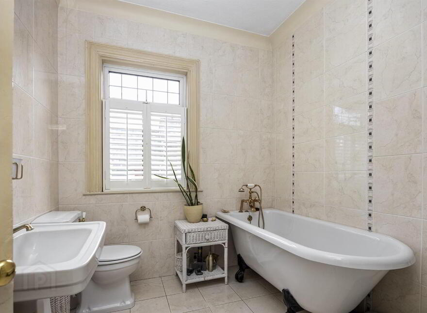 104 Balmoral Avenue, Belfast, BT9 6NZ