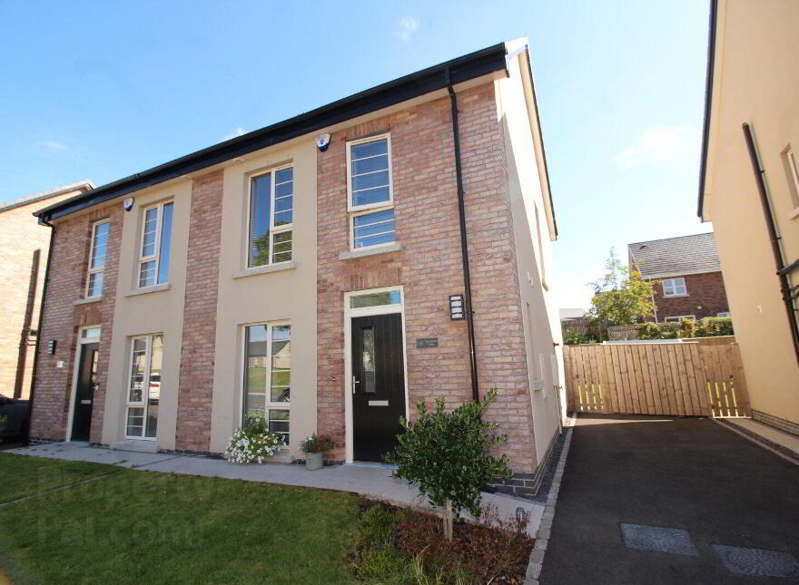 16 Sycamore Lane, Lisburn, BT28 2SQ photo