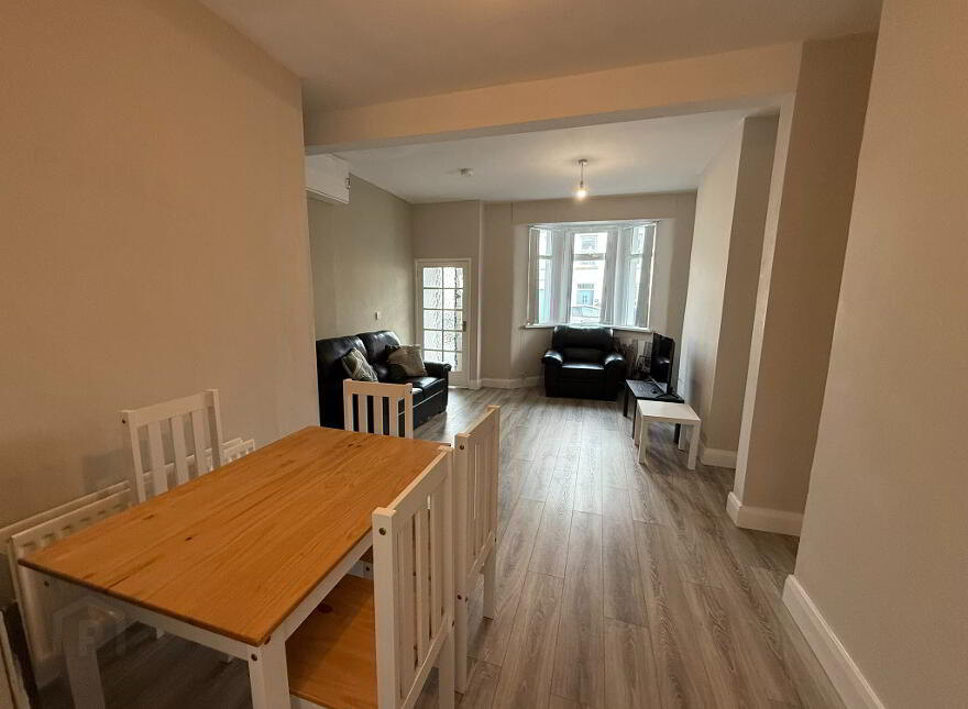 71 Downshire Road, Holywood, BT18 9LY