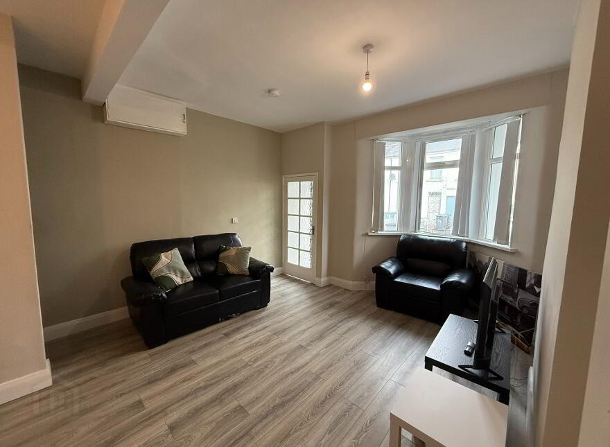 71 Downshire Road, Holywood, BT18 9LY