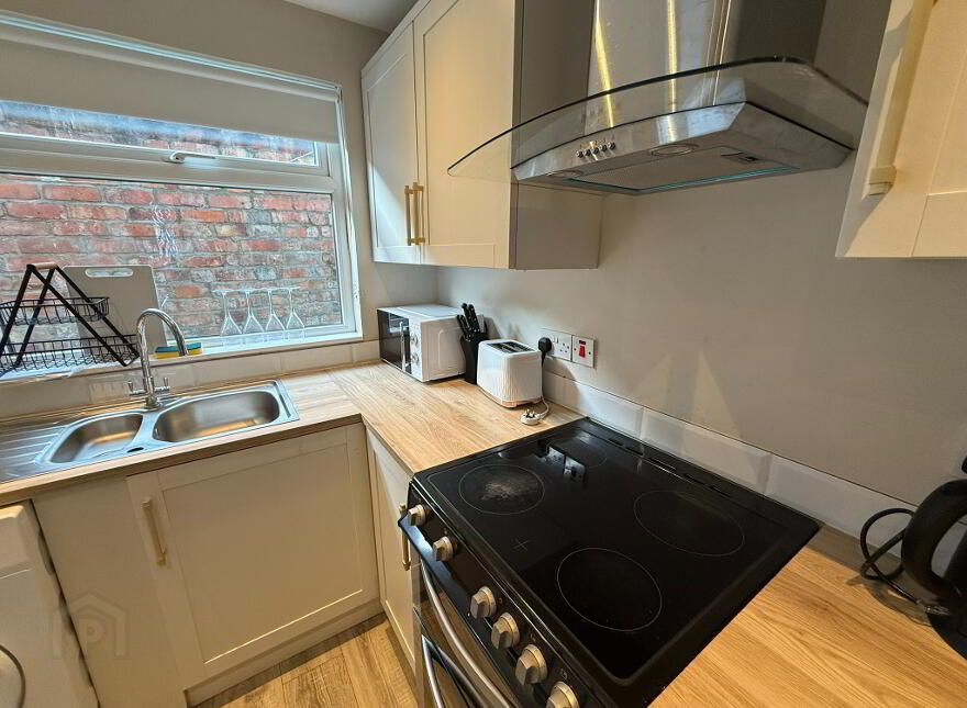 71 Downshire Road, Holywood, BT18 9LY