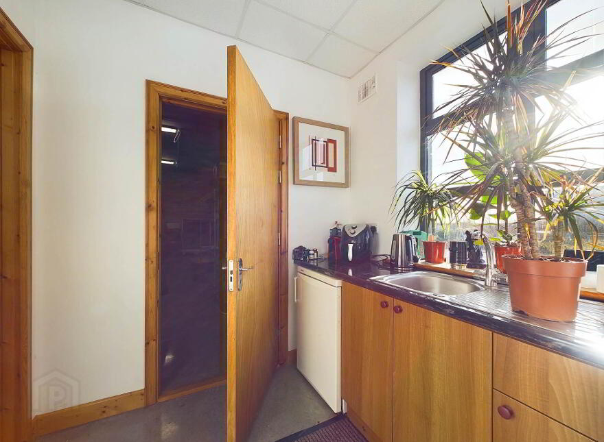 Unit 7e, Lockheed Avenue