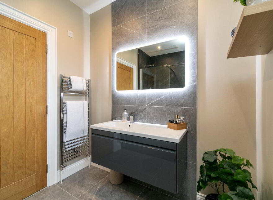 12 Belgravia Court, Hillsborough, BT26 6TQ