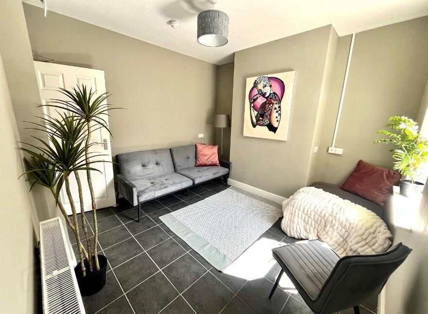 Room 3, 14 Beechmount Street, Belfast, BT12 7NG
