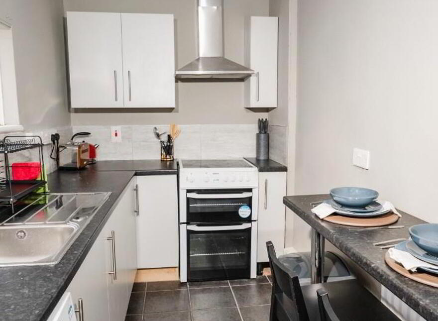 Room 3, 14 Beechmount Street, Belfast, BT12 7NG