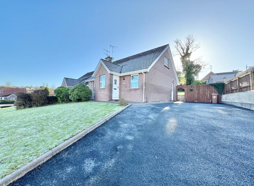 25 Bracken Vale, Omagh, BT78 5RS photo