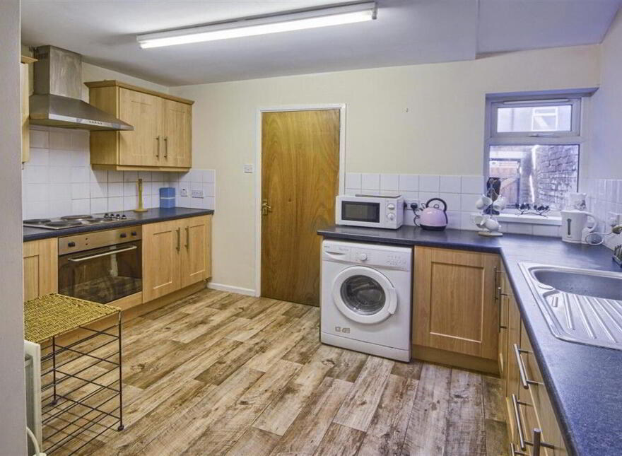 102 Tates Avenue, Belfast, BT9 7BZ