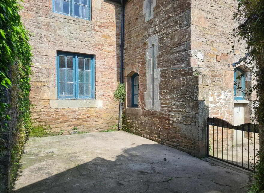 2 The Old Barracks, Dundrum, E34DY84