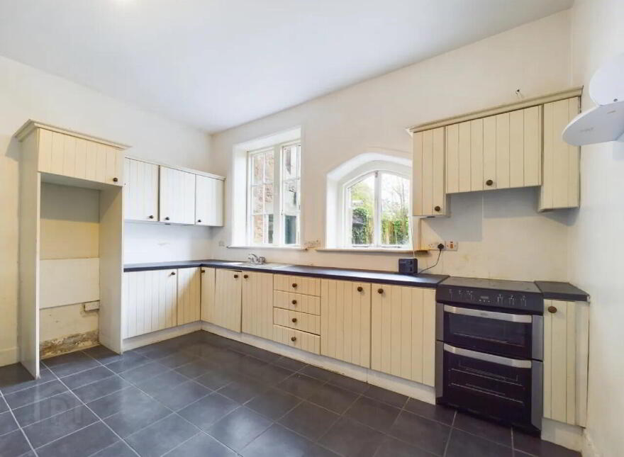 2 The Old Barracks, Dundrum, E34DY84