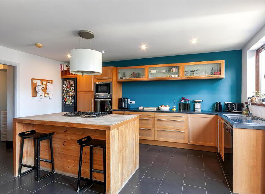 70 Priory Park, Belfast, BT10 0AG