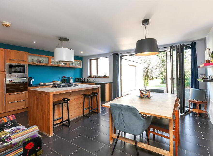 70 Priory Park, Belfast, BT10 0AG