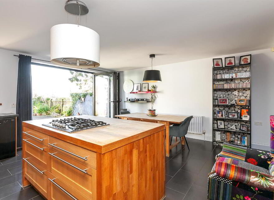 70 Priory Park, Belfast, BT10 0AG