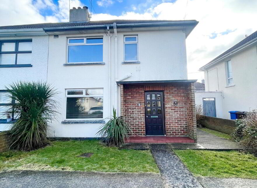 11 Windsor Place, Portrush, BT56 8JU photo