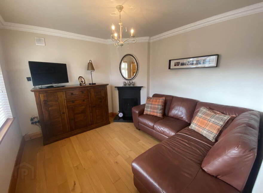 45 Árd Coillte, Ballina