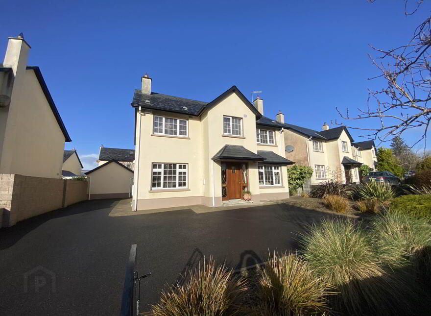 45 Árd Coillte, Ballina