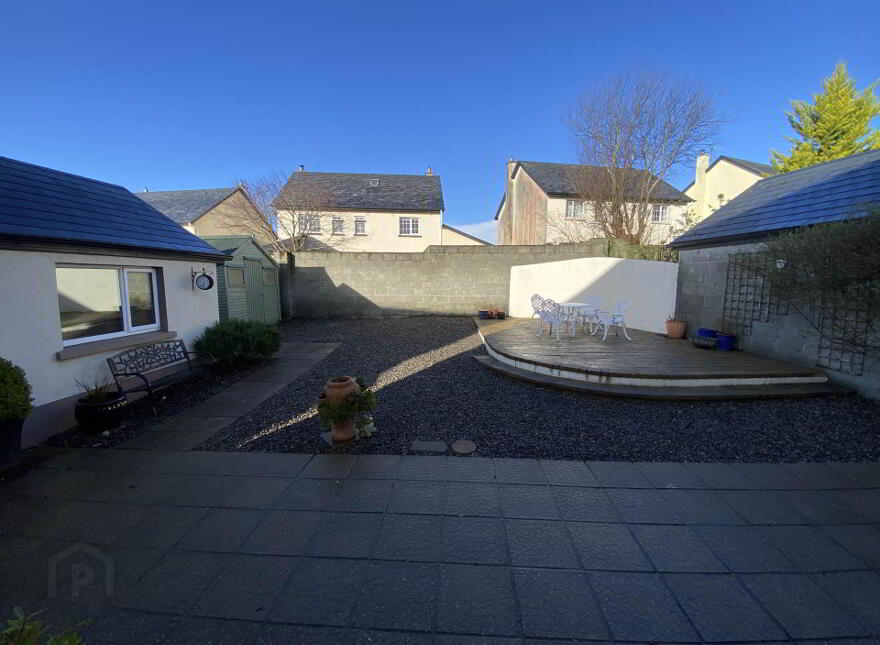 45 Árd Coillte, Ballina