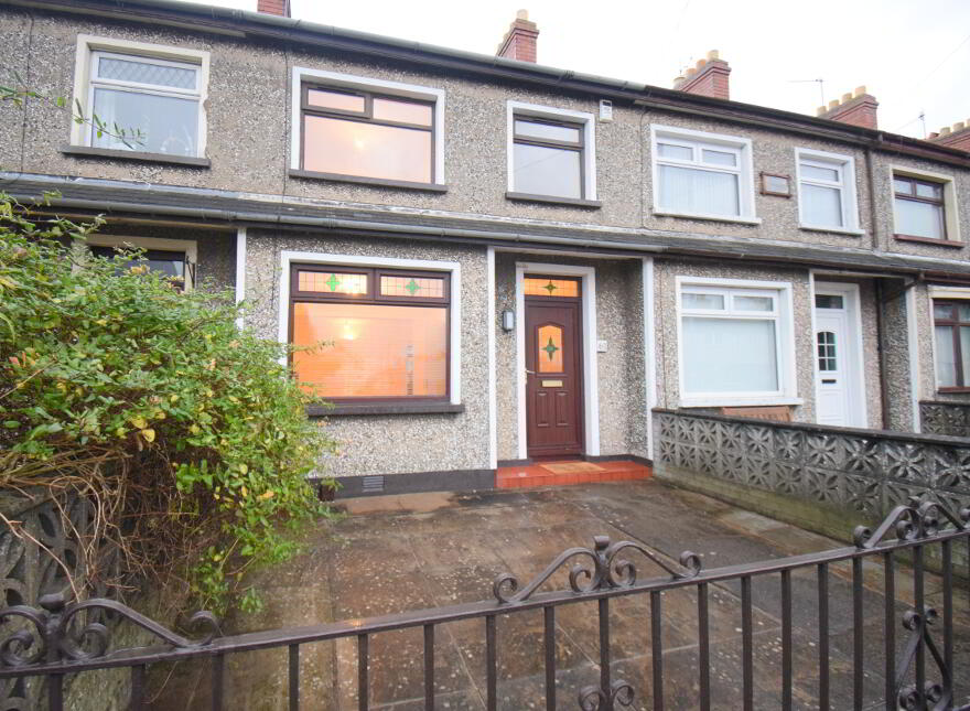 61 Warren Gardens, Lisburn, BT28 1HL photo