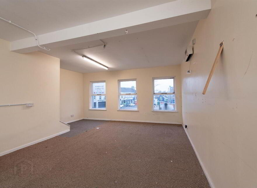 2 The Square, Ballynahinch, BT24 8AE