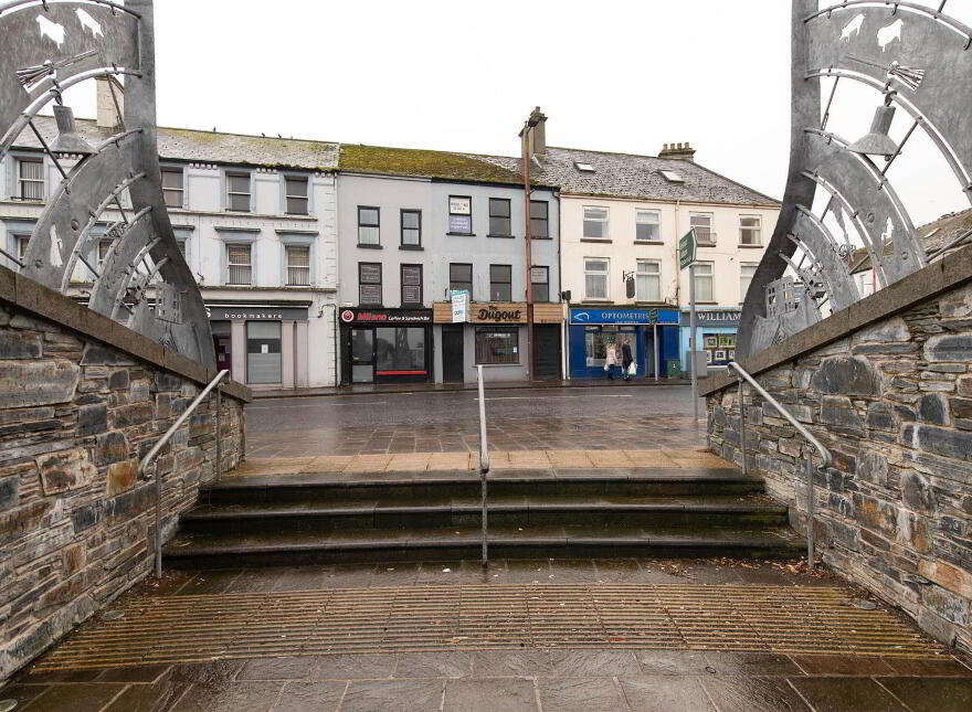 2 The Square, Ballynahinch, BT24 8AE