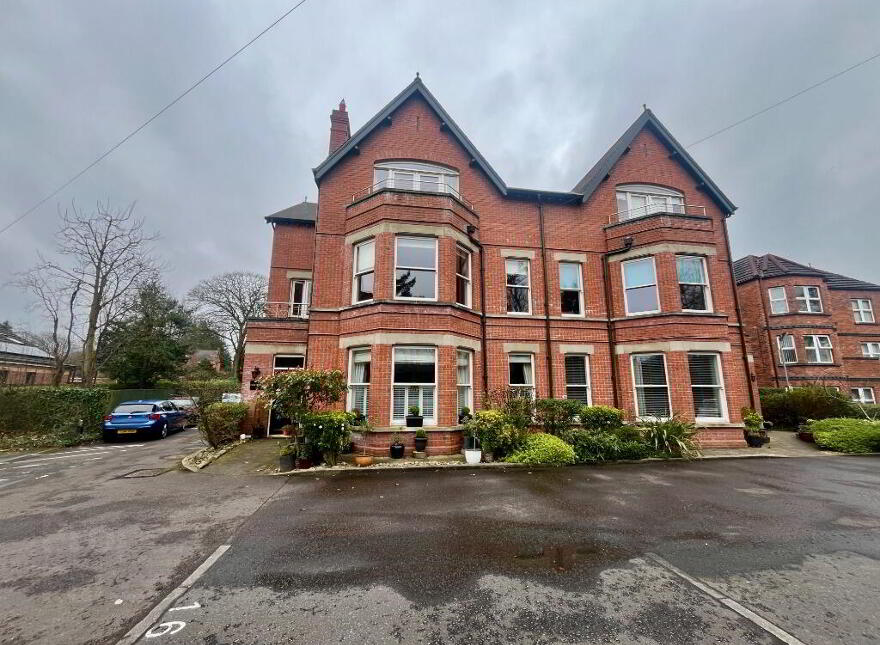 Apt 11, 16 Annadale Avenue, Belfast, BT7 3JH photo