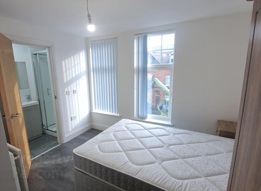 En-Suite Room, Ridgeway Street, Belfast, BT9 5FB photo