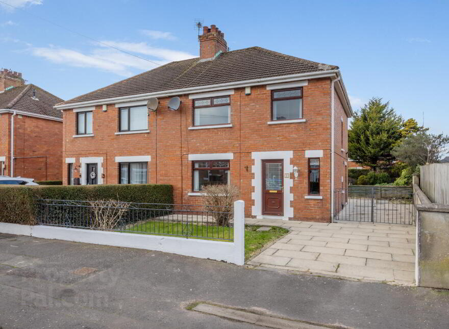 1 Cumberland Park, Dundonald, Belfast, BT16 2AY photo