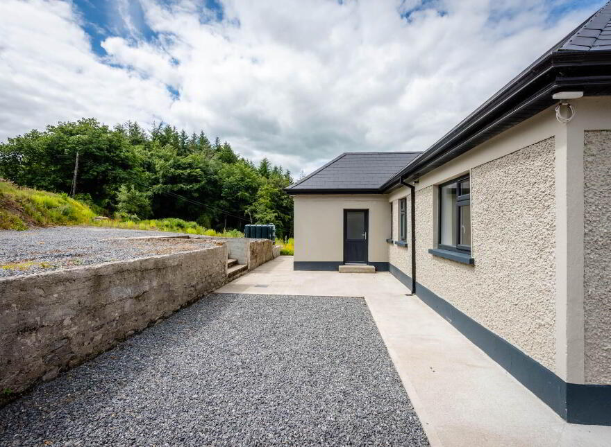 Carrick-On-Suir, E32KC90
