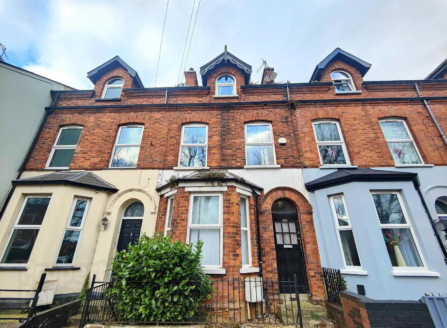 30 Castleton Gardens, Belfast, BT15 3BY photo