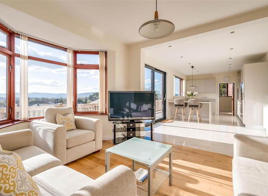 8 Royal Lodge Mews, Off Purdysburn Road, Belfast, BT8 7YT