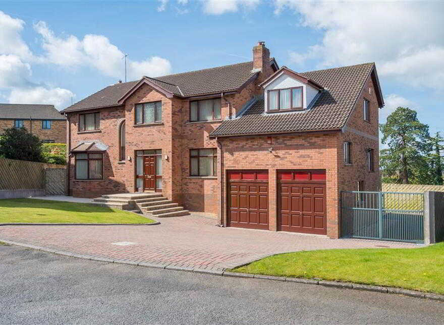 8 Royal Lodge Mews, Off Purdysburn Road, Belfast, BT8 7YT