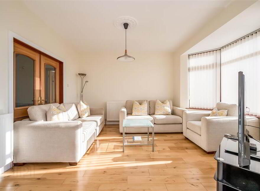 8 Royal Lodge Mews, Off Purdysburn Road, Belfast, BT8 7YT
