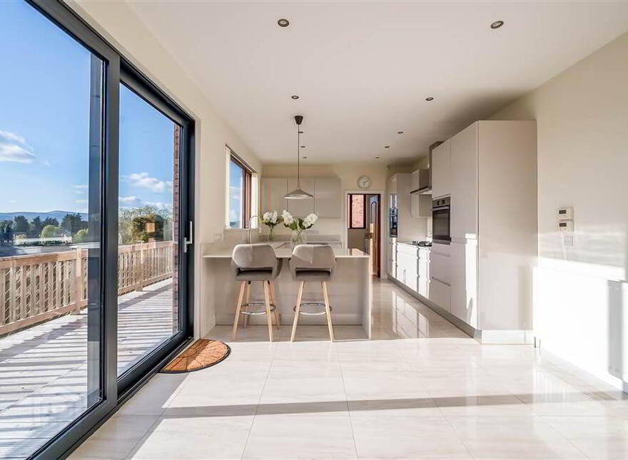 8 Royal Lodge Mews, Off Purdysburn Road, Belfast, BT8 7YT
